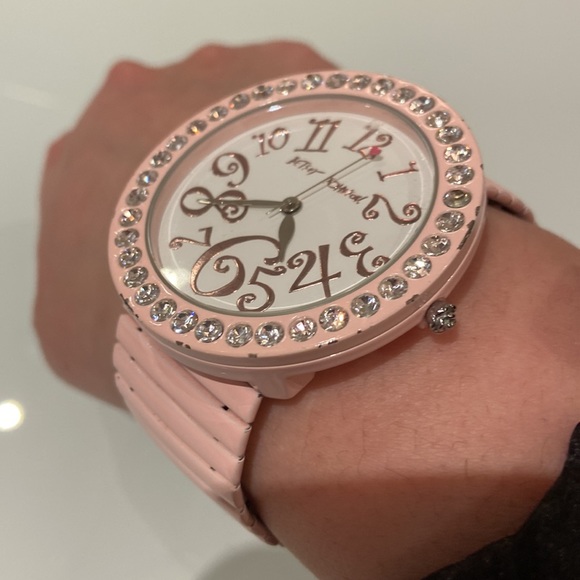 Betsey Johnson baby pink wrist watch - Picture 5 of 7
